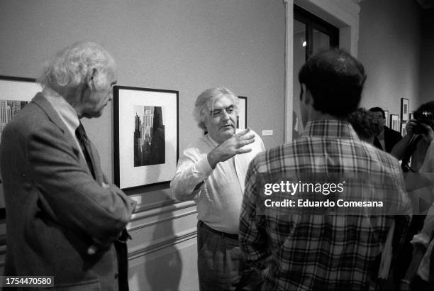 Hungarian-American photographer and ICP founder Cornell Capa introduces curator and historian Beaumont Newall during an ICP workshop, New York, New...