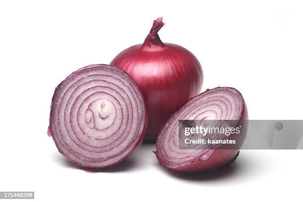 red onion slice - onion slice stock pictures, royalty-free photos & images