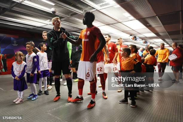 Players line up in the tunnel prior to the UEFA Champions League match between Galatasaray A.S. And FC Bayern München at Ali Sami Yen Arena on...