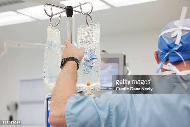 anesthesiologist in operating room. - anästhesist stock-fotos und bilder