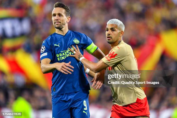 Luuk De Jong of PSV Eindhoven competes for the ball with Facundo Medina of Lens during the UEFA Champions League match between RC Lens and PSV...