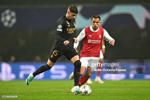 Federico Valverde of Real Madrid runs with the ball whilst under pressure from Rodrigo Zalazar of SC Braga during the UEFA Champions League match...