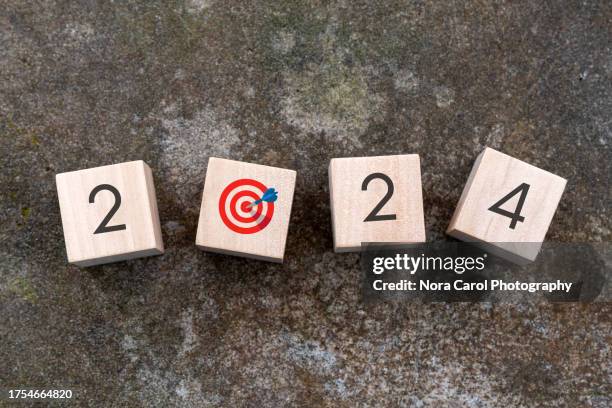 2024 new year concept - financial target imagens e fotografias de stock