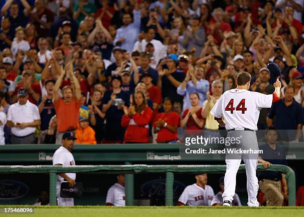 Jake Peavy of the Boston Red Sox tips his hat and acknowledges the crowd while receiving a standing ovation after being pulled from the game in the...
