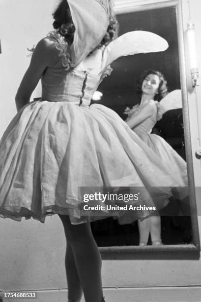 Chorus girl in the changing room in the opera in Rome, Italy 1940s.