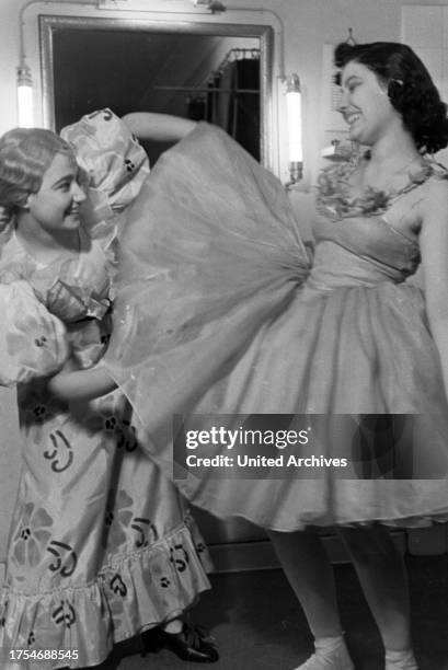 Chorus girls in the changing room in the opera in Rome, Italy 1940s.