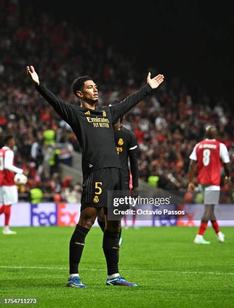 Jude Bellingham of Real Madrid celebrates after scoring the team's second goal during the UEFA Champions League match between SC Braga and Real...