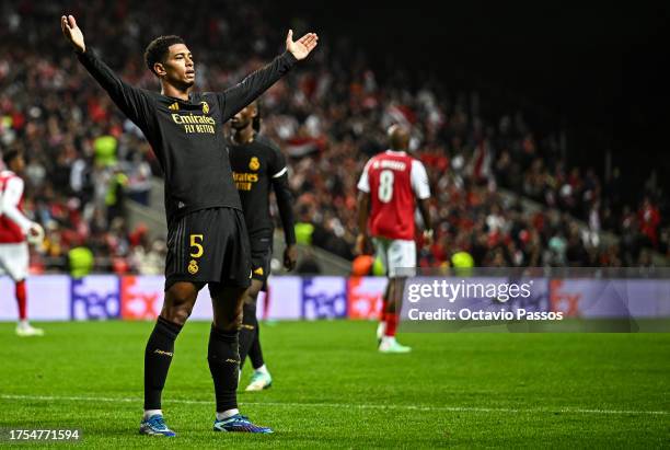 Jude Bellingham of Real Madrid celebrates with teammates after scoring the team's second goal during the UEFA Champions League match between SC Braga...