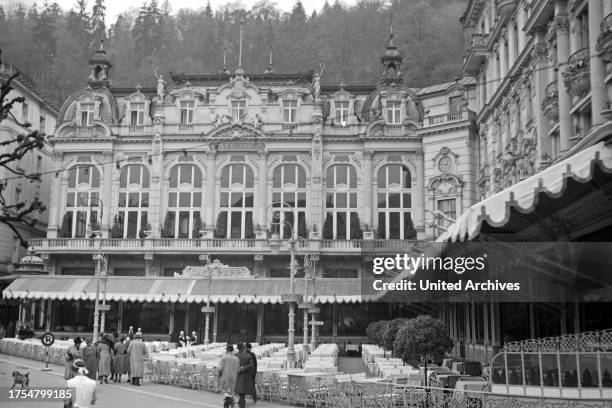 Cafe Pupp at Karlsbad, 1930s.