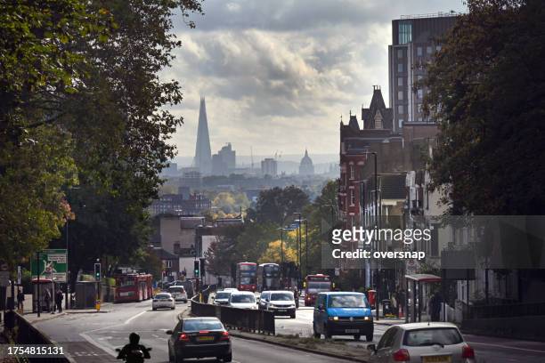 ロンドンの交通状況 - highgate ストックフォトと画像