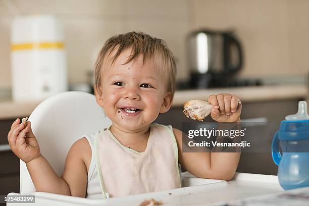 süßes baby essen - eating chicken stock-fotos und bilder