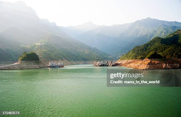 揚子江のセーリング - yangtze river ストックフォトと画像