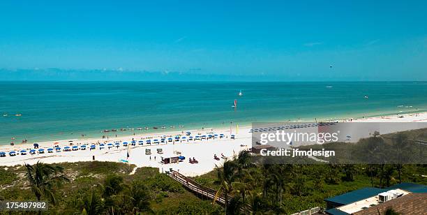 blick auf den strand von south florida - marco island stock-fotos und bilder