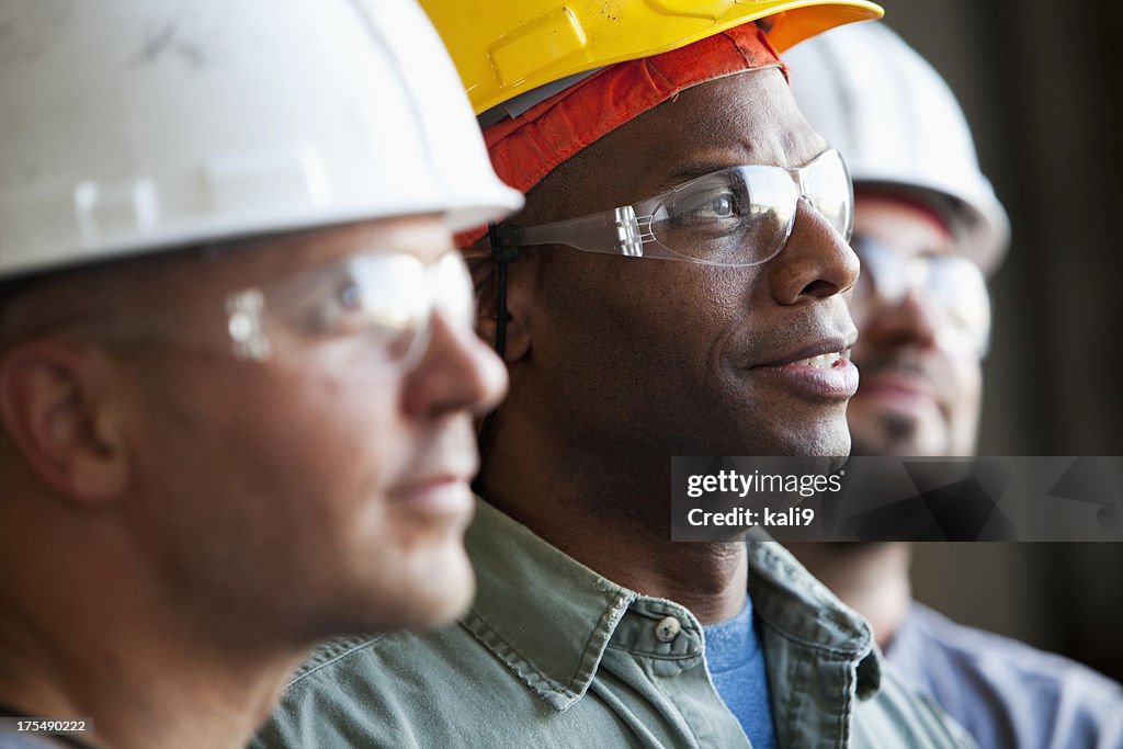 Primer plano de trabajadores de la construcción