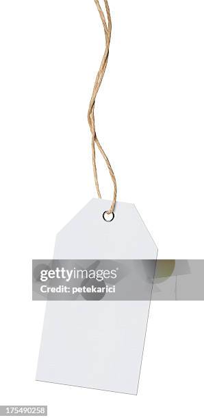 hanging tag (clipping path (borde de corte - etiquetar fotografías e imágenes de stock