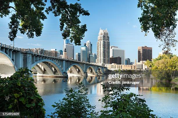 minneapolis, minnesota com a 3rd ave. bridge. - minnesota - fotografias e filmes do acervo