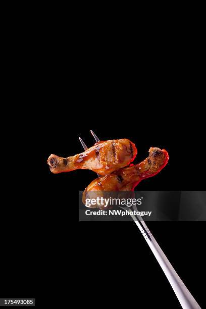 barbecue chicken legs - bbq chicken stock pictures, royalty-free photos & images