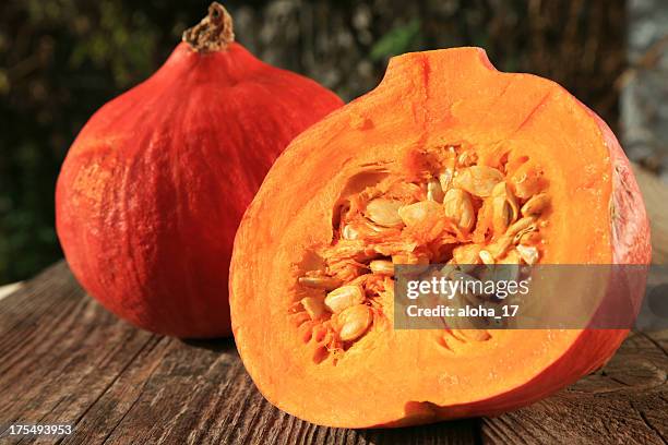 close-up of bright orange halved garden squash - 北海道 個照片及圖片檔