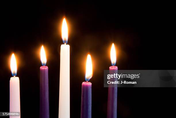 advent candles on black - christianity black background stock pictures, royalty-free photos & images