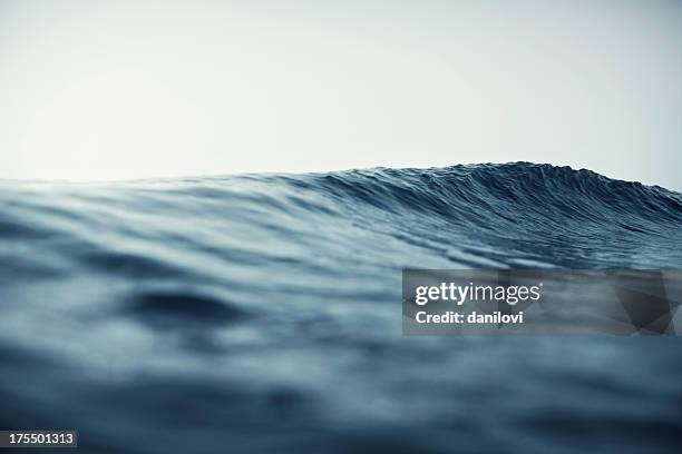 water surface - oceaan stockfoto's en -beelden