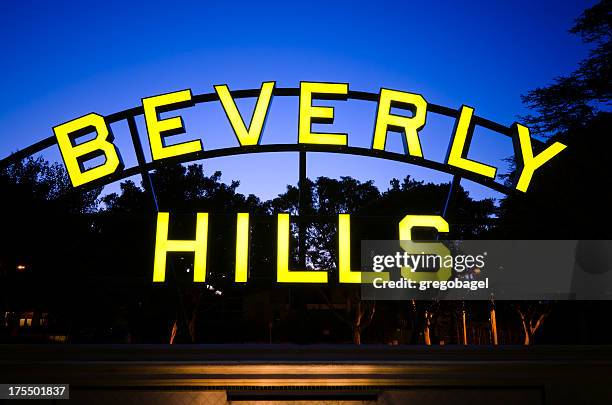 a lit up beverly hills sign at night - santa monica boulevard stockfoto's en -beelden