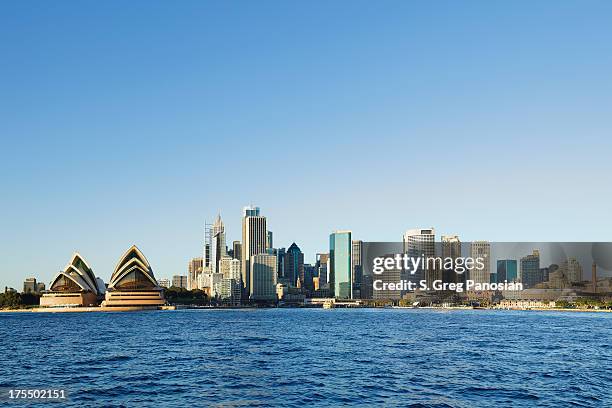 skyline von sydney - sydney opera house stock-fotos und bilder