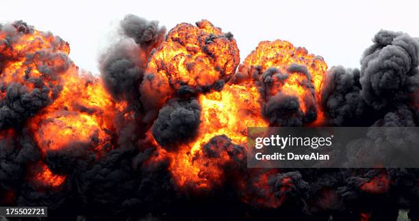 explosão bola de fogo. - bombardeamento imagens e fotografias de stock