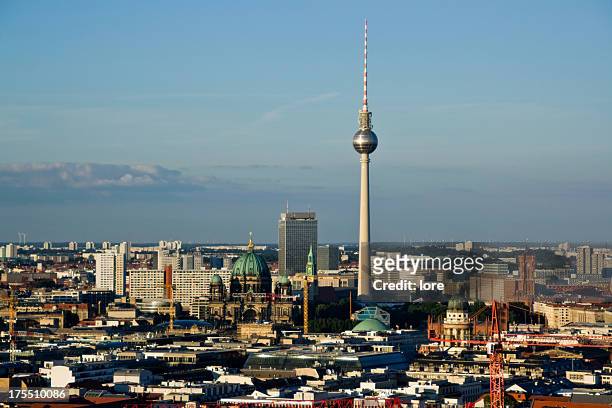berlin panorama - berlin fernsehturm stock-fotos und bilder