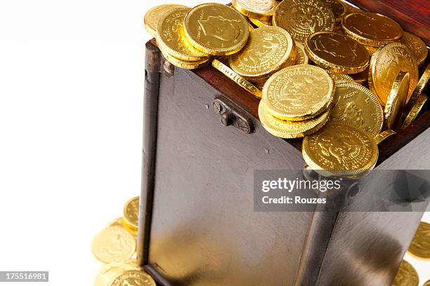 open chest with coins - schatkist stockfoto's en -beelden