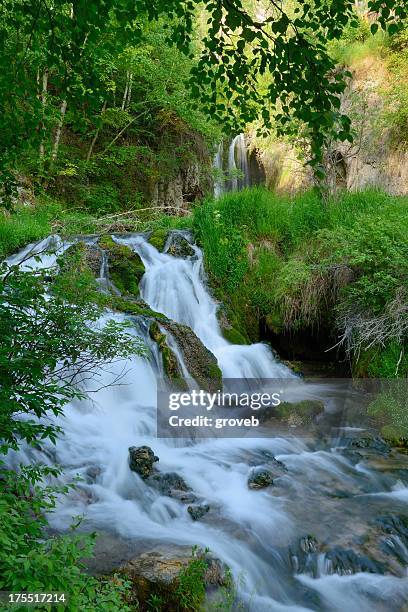 wasserfall in spearfish cayon south dakota xxxl - spearfish south dakota stock-fotos und bilder