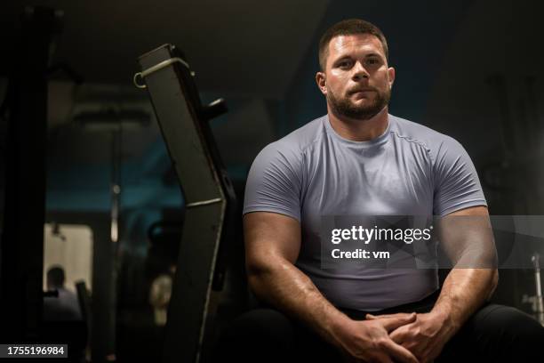 muscular sportsman in gym portrait - bodybuilder posing stock pictures, royalty-free photos & images