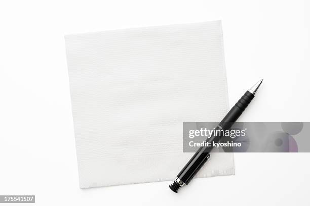 weißbuch serviette mit stift auf weißem hintergrund. - serviette stock-fotos und bilder