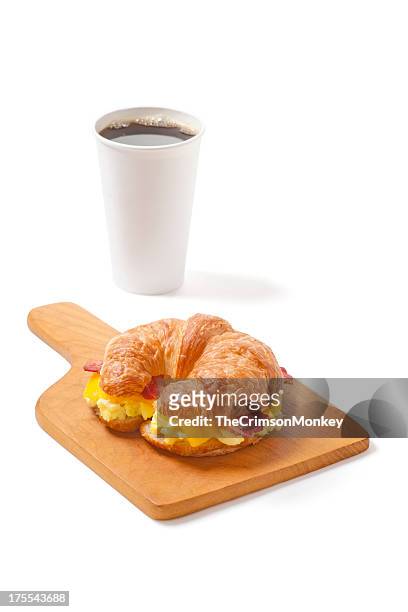 croissant breakfast sandwich with egg, cheese, bacon and coffee - croissant white background stockfoto's en -beelden
