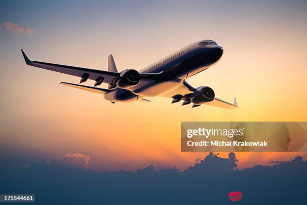 vol de nuit d'un passager avion à réaction - airline photos et images de collection