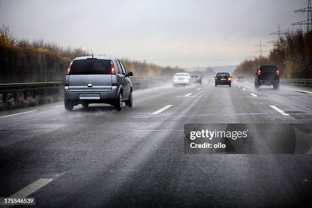 autoestrada alemã, más condições atmosféricas - car road imagens e fotografias de stock