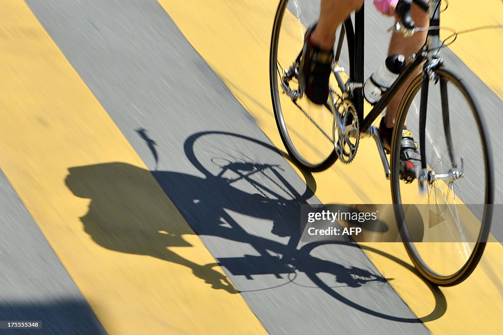 SWITZERLAND-OFFBEAT-BIKE-MESSENGER