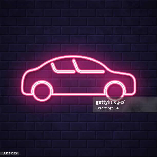 auto - seitenansicht. leuchtende neon-ikone auf backsteinwandhintergrund - limousine stock-grafiken, -clipart, -cartoons und -symbole