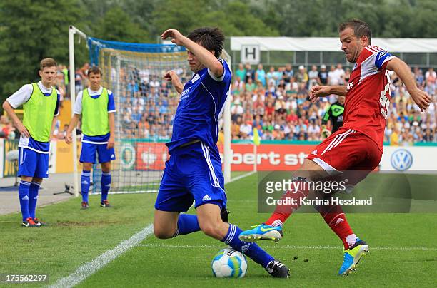 Johannes Carl of Jena is challenged by Rafael van der Vaart of Hamburg during the DFB Cup between SV Schott Jena and Hamburger SV at...
