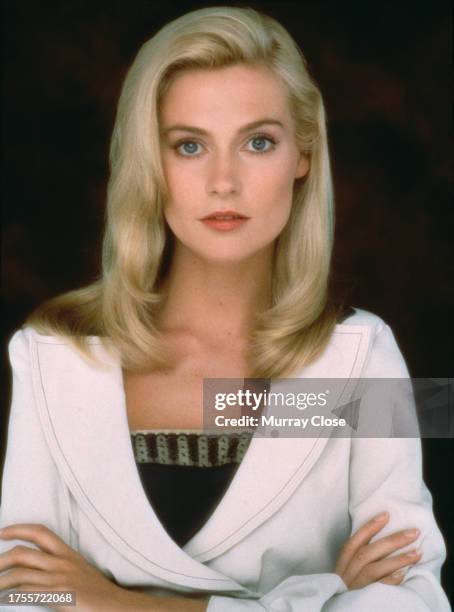 Portrait de l’actrice irlandaise Alison Doody en photo studio, le 1 septembre 1989.