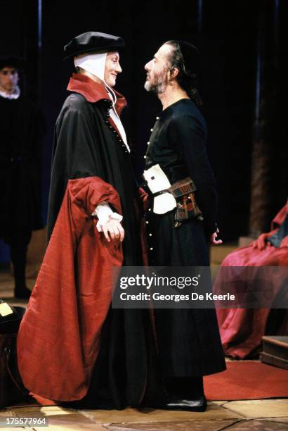 Geraldine James as Portia and Dustin Hoffman as Shylock in Peter Hall's stage production of Shakespeare's 'The Merchant of Venice' in 1989 in London,...