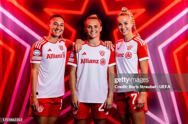 Katharina Naschenweng, Samantha Kerr and Giulia Gwinn of FC Bayern Muenchen pose for a photo during the UEFA Women's Champions League official...