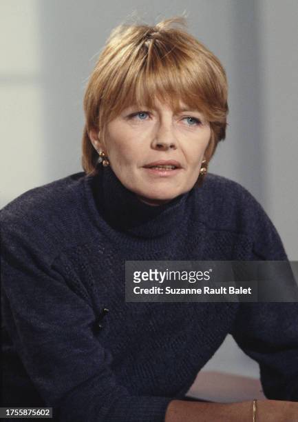 Auteure de bandes-dessinées française, Claire Bretecher sur le plateau de l'émission de télévision Ex Libris. Paris, le 5 mars 1990.