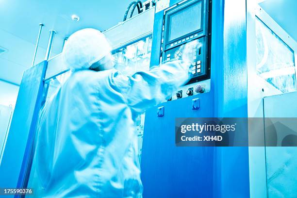 clean room in pharmaceutical factory - pharmaceutical manufacturing machine stock pictures, royalty-free photos & images
