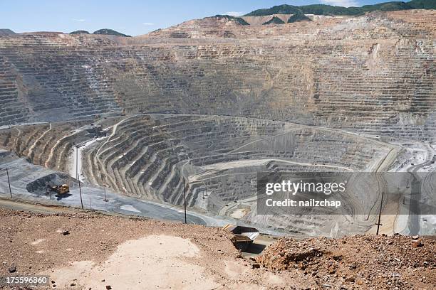 bingham canyon open pit copper mine - bingham canyon mine stock pictures, royalty-free photos & images