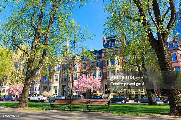 victorian brownstone townhouses on common ave in boston, ma - massachusettes location stockfoto's en -beelden