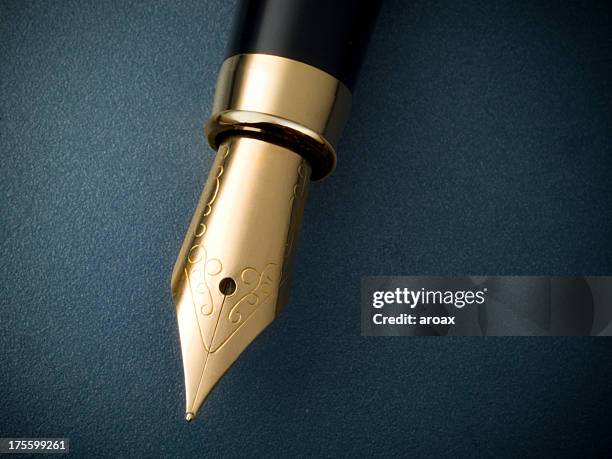 fountain pen gold - vulpen stockfoto's en -beelden