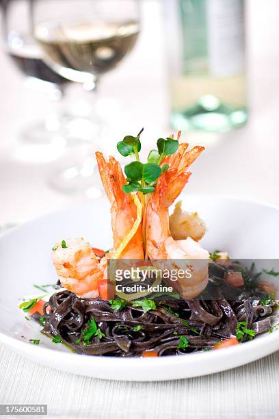 scampi & black pasta - daikon stockfoto's en -beelden