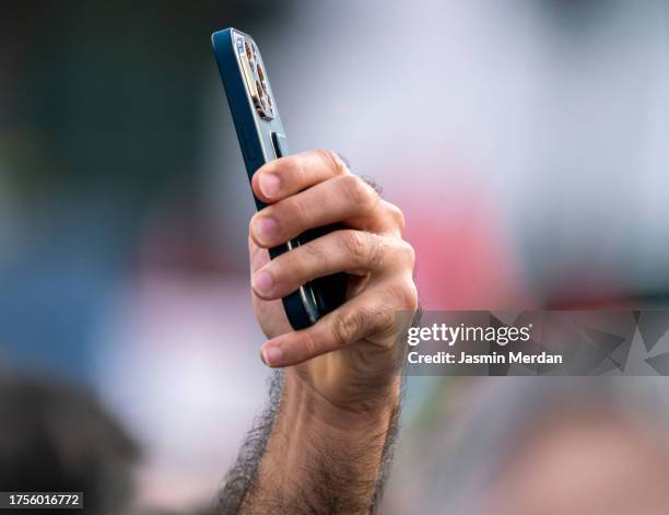 smartphone in hand - samsung galaxy camera stock pictures, royalty-free photos & images