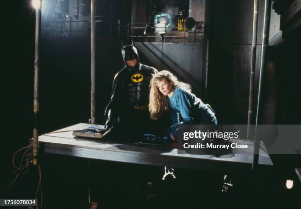 American actor Michael Keaton and American actress Kim Basinger on the set of Batman, directed by Tim Burton, in England in 1989.