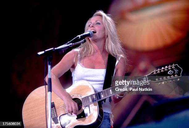 Musician Deanna Carter performing in Manassas, Virginia, September 3, 1999.